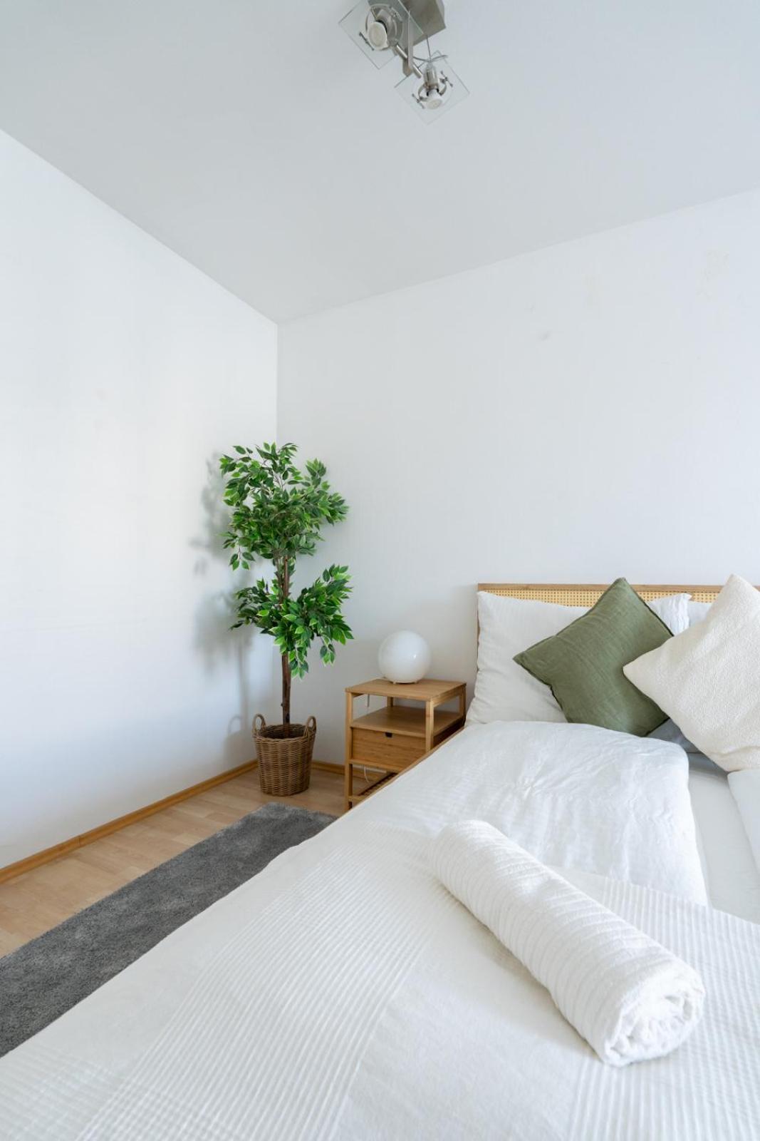 Two Bedrooms - 85 Squaremeters - 4 Min To U6 Dresdner Str Viyana Dış mekan fotoğraf